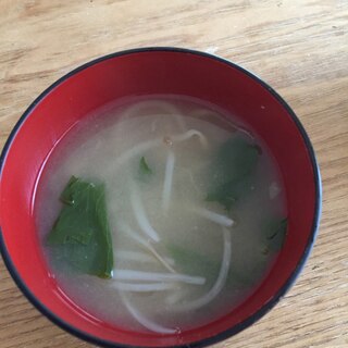 小松菜ともやしの冬の味噌汁